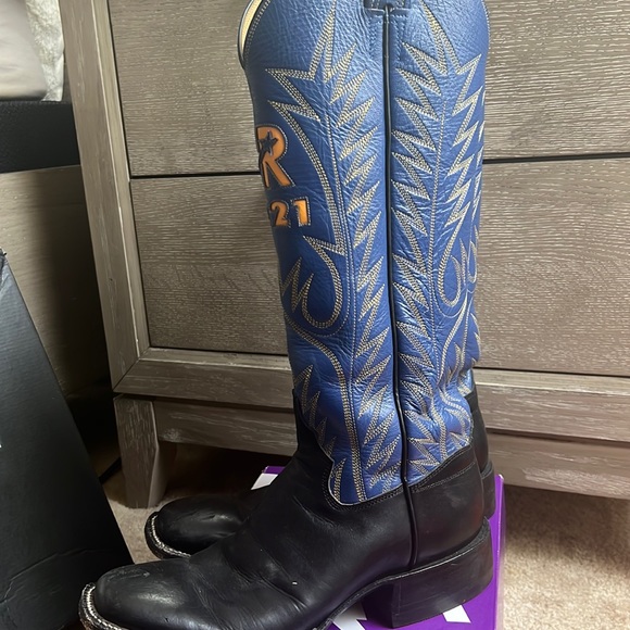 Like what tf are these - Picture 1 of 3